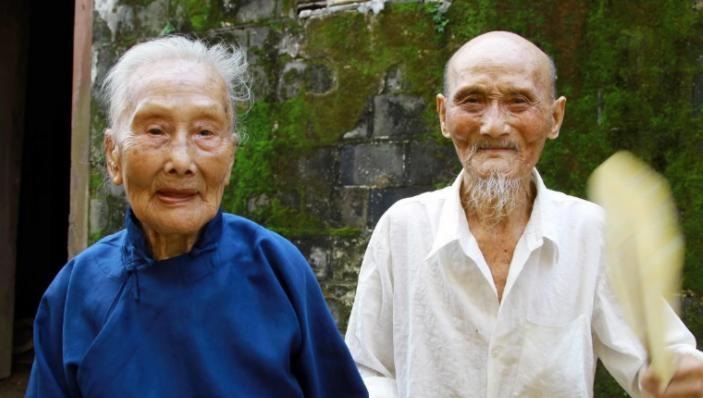 80岁以上夫妻的禁忌,女性80岁可以找老伴吗