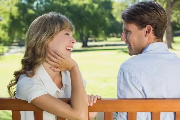 男人眼里高价值的女人类型，容易误解女人对自己有意思的男人类型