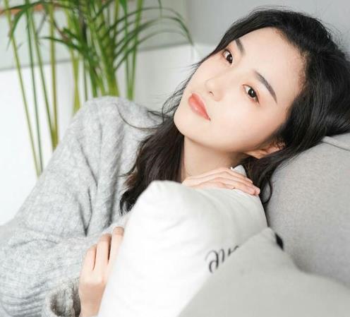 气质比年龄重要微笑比颜值重要,为什么说长相差了点但气质不能输