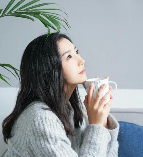 气质比年龄重要微笑比颜值重要,为什么说长相差了点但气质不能输