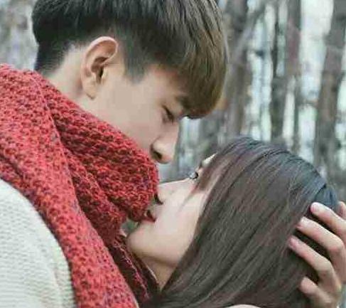 女人让你摸她的头发是什么意思，拥抱时抚摸女方的头什么意思