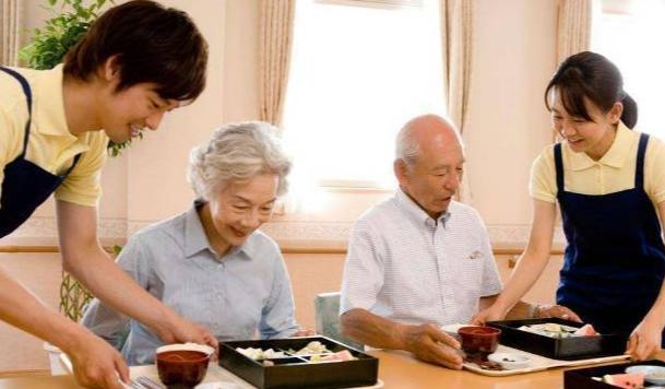 70岁存款多少才能养老，一辈子存多少钱够养老