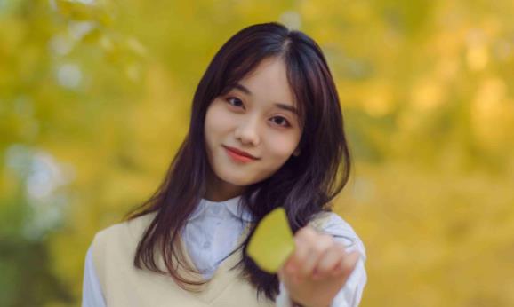 一个男人让你摸他的脸是喜欢你吗，喜欢摸老公脸的女人的心理