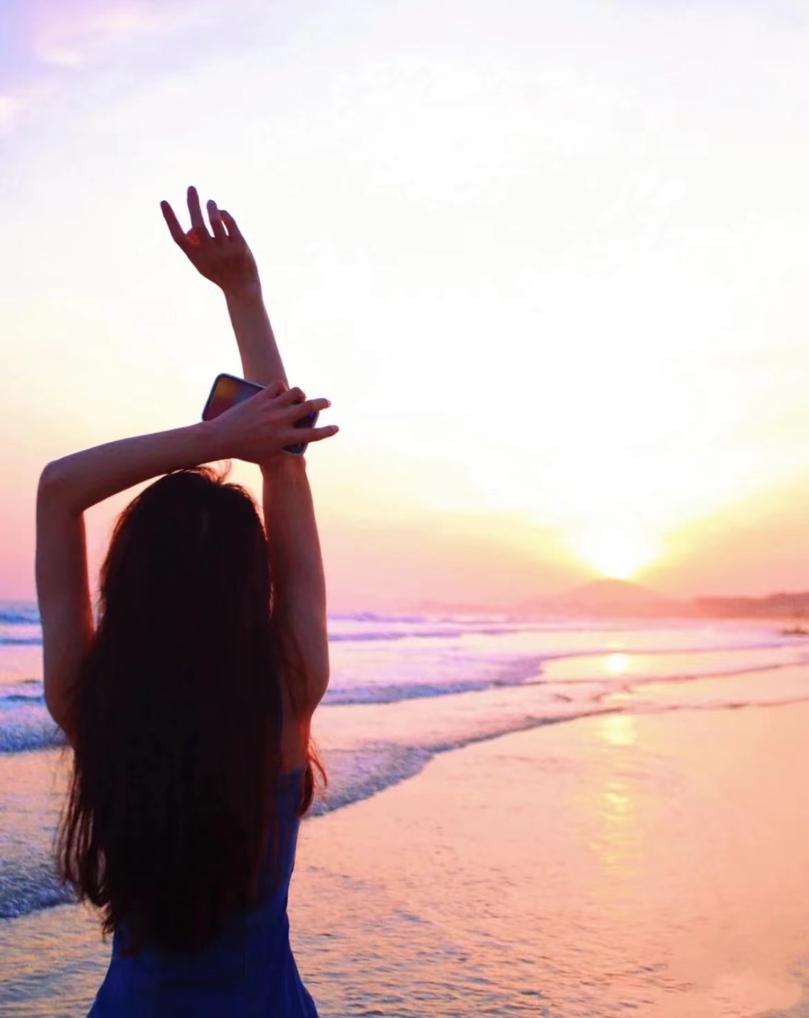 海边气质美女背影头像,女人孤独站在海边背影-528时尚网