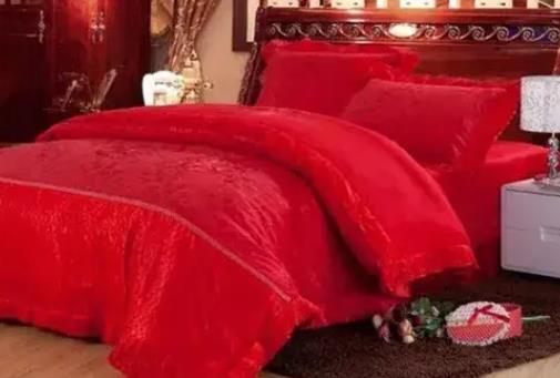 结婚第一天晚上必须睡新床吗，结婚当天晚上必须睡新床吗