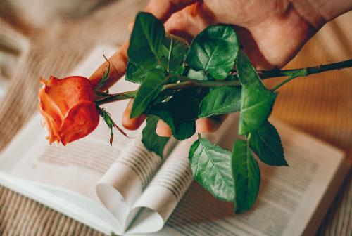 男女接吻的最佳身高差,男女接吻身高差多少合适