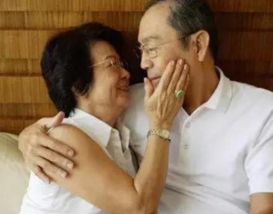 60岁女人动了情什么心态，60岁女人在感情方面是什么心态