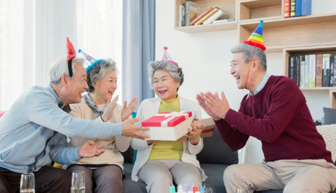 人过60岁远离三种兄弟姐妹，60岁后为什么兄弟姐妹不宜多来往