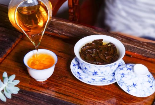 70到80岁喝什么茶最好,80岁以上老人喝什么茶最好