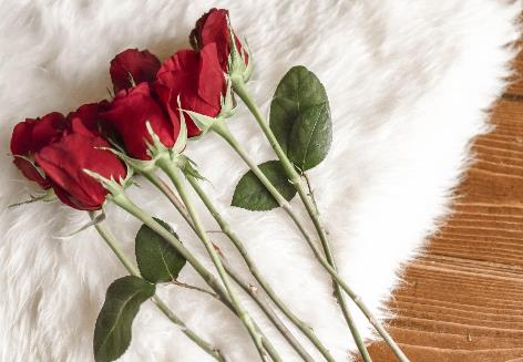 女人经常出轨从脸上能看出来吗，从面部可以看出女人是否有外遇