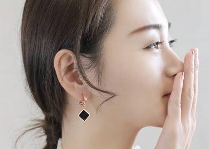 圆脸适合什么耳环,圆脸女人适合戴的耳环