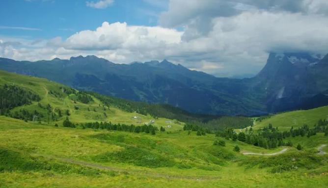 男人越爱你越不讲道理的表现