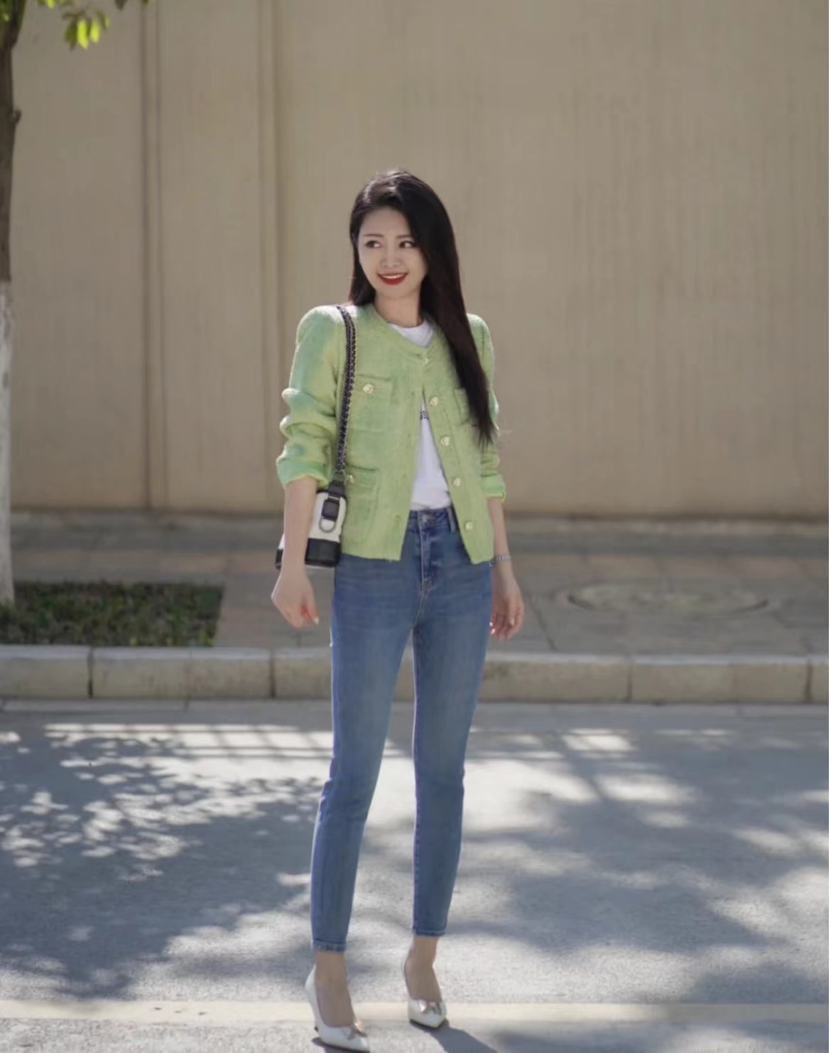 宽松小脚裤搭配图片,小脚裤配什么鞋好看