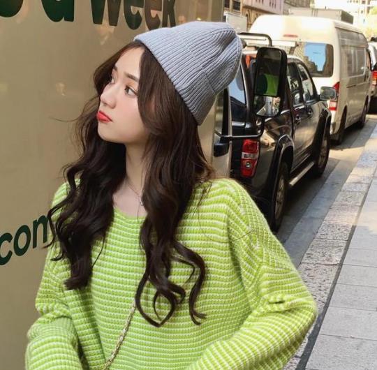 男人摸女人下巴的心态,女人主动握住男人的手是什么意思