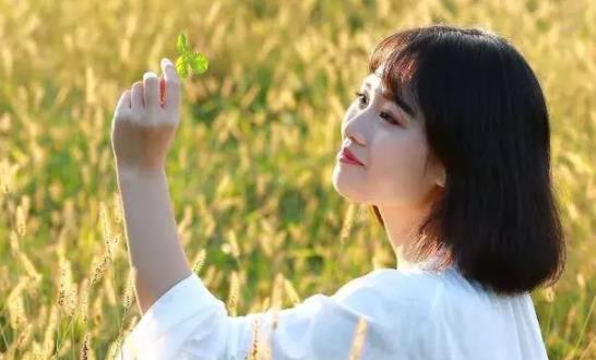 男人摸女人脸代表什么,男人喜欢触碰女人的脸原因