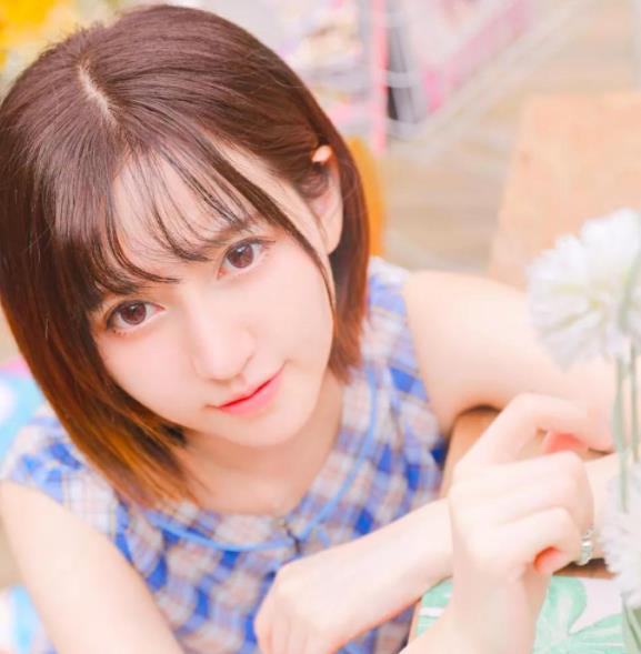 男人摸女人脸代表什么,男人喜欢触碰女人的脸原因