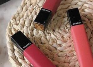 女人暗示男人送她口红的意思，第一次送女生口红什么牌子比较好