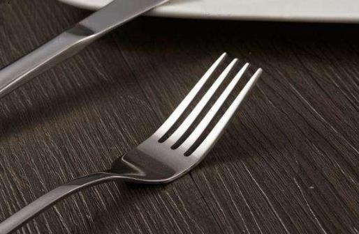 花盆底下垫什么好,花盆底下垫什么最旺