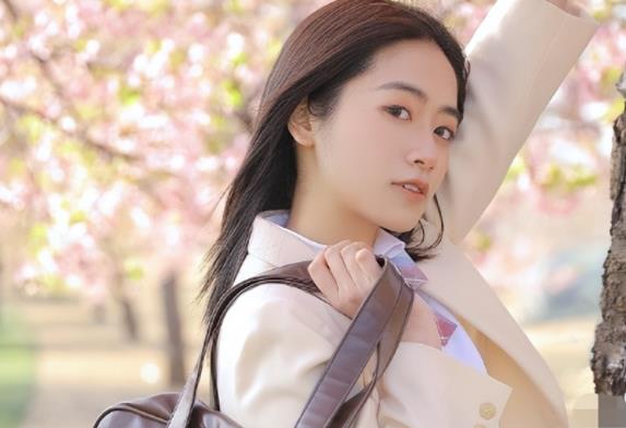 男人偷偷亲女人是什么心理,男人亲女人隐藏的心理