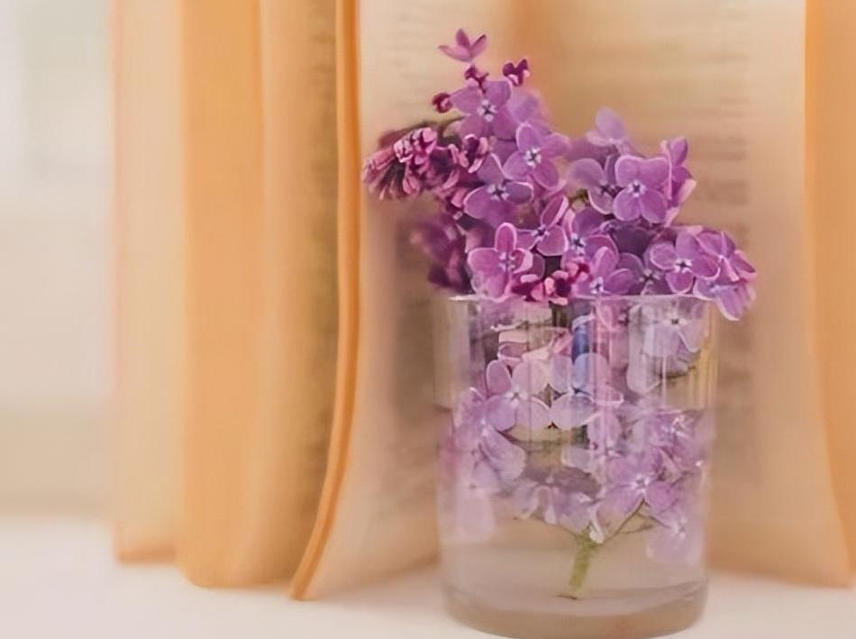 女人暗示你亲近她10个表现,女人想让你亲近她的表现