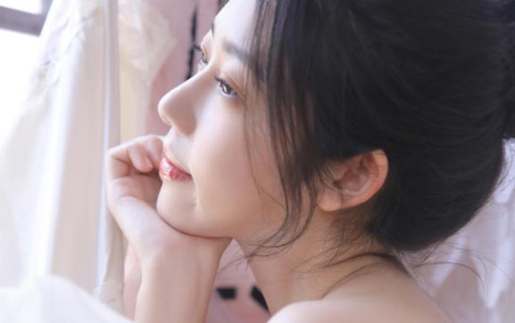 女性看男性先看哪里，女性看男性第一眼看哪里