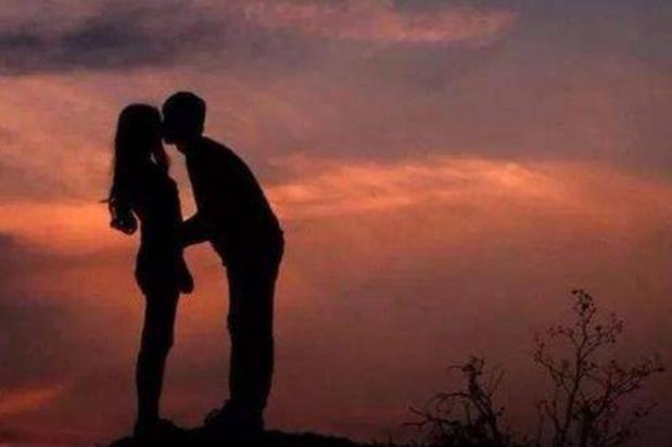 女生劈腿暗示什么,劈腿上瘾的女人能收心吗