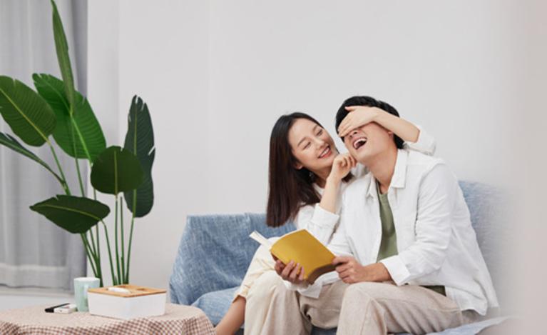 女人暗示你动心表现,女人暗示男人买衣服三种表现