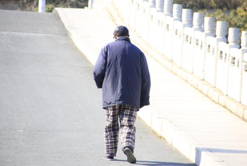 60岁走路多了对身体好不好,走路最佳时间