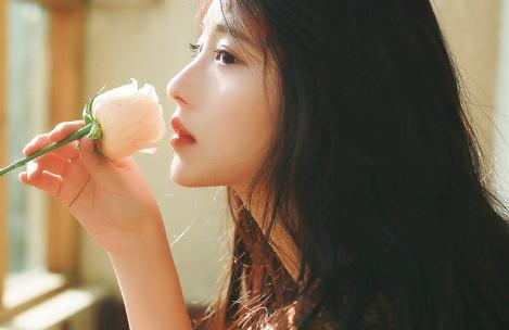 梦见与熟悉的女人发生联系寓意,梦见和熟悉的女人说话是怎么回事