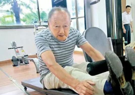 60岁能做仰卧起坐吗,仰卧起坐减肚子吗