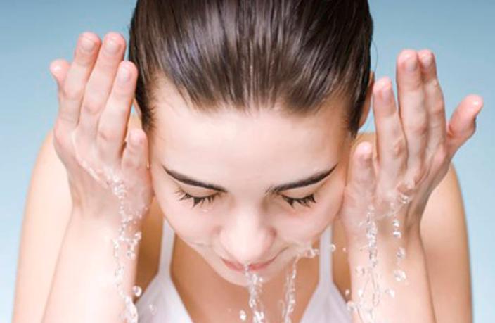 茶叶洗脸一年能去皱吗，茶叶洗脚有什么好处