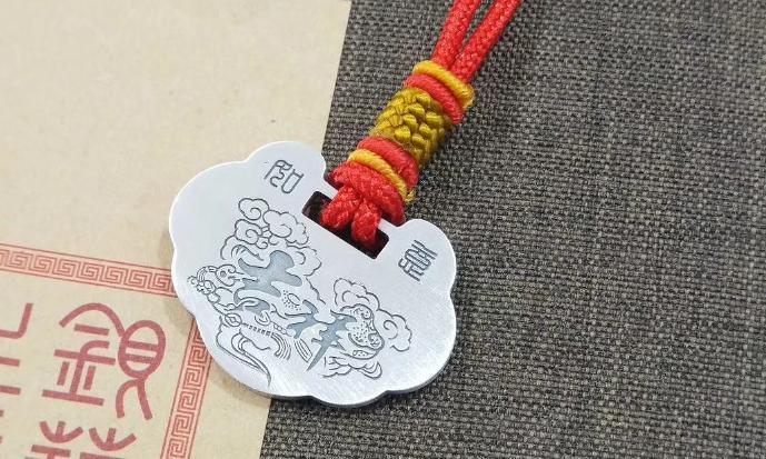 爷爷奶奶给满月小孩送什么好，宝宝满月爷爷奶奶送什么好