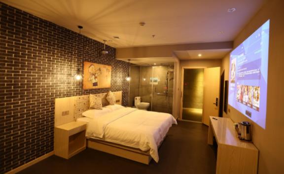 一男一女旅游住一起合适吗,一男一女去旅游怎么住最合适