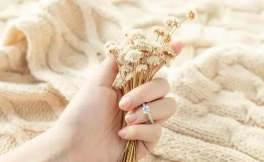 婚前妻子强行要aa制好吗,aa制的人都是什么心理