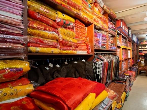 帮死人穿寿衣说什么好,火葬会把寿衣脱了吗