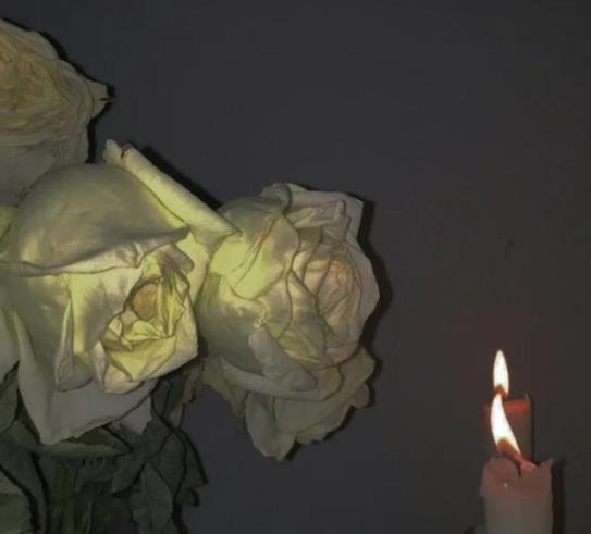 人死后不能摸死人手和脸吗,死人照片可以烧掉吗