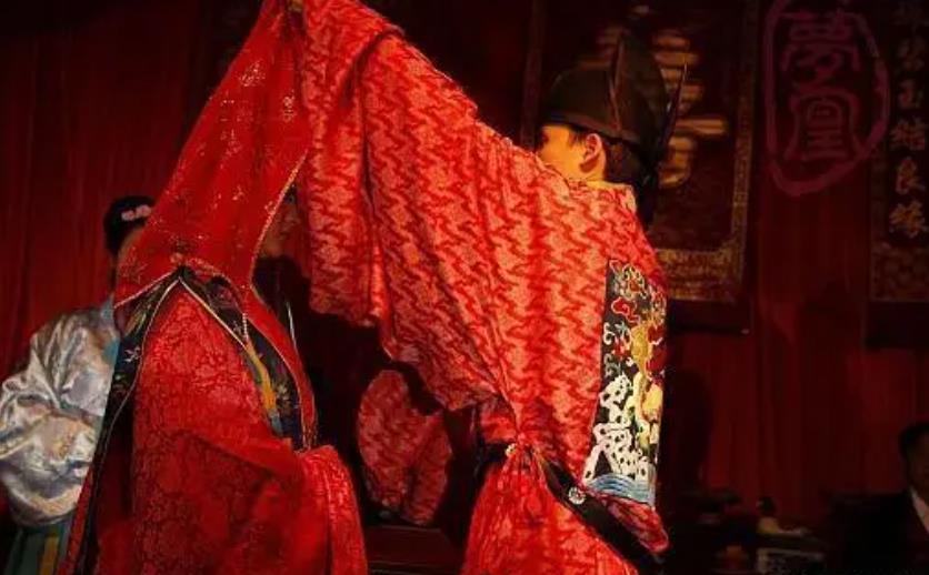 古人新婚为啥要丫鬟在旁,古人对媒人的雅称