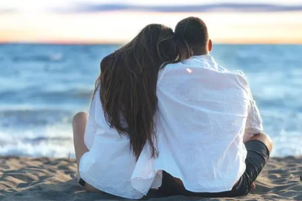 女人三种动作是情场老手,老年女人情场老手的表现