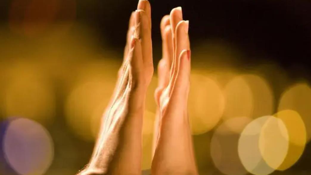 女人三种动作是情场老手,老年女人情场老手的表现