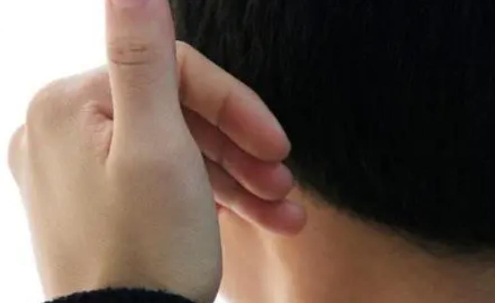 油耳朵就一定有狐臭吗,油耳朵和腋臭有关系吗