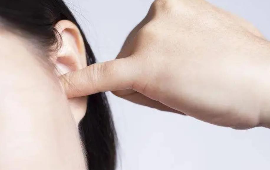 油耳朵就一定有狐臭吗,油耳朵和腋臭有关系吗