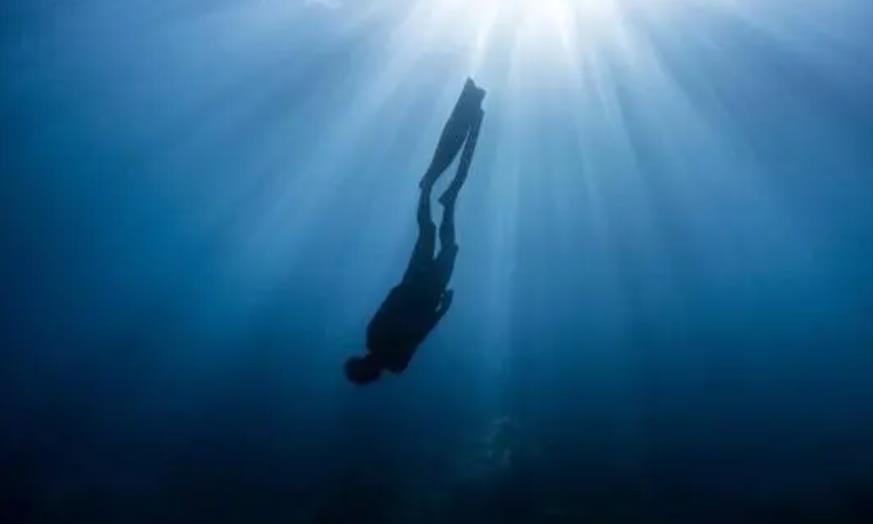 穿死人生前鞋好不好,长期梦到死人好不好