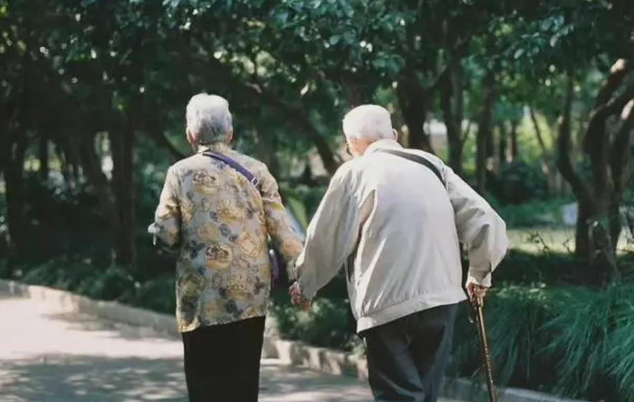 怎样才知道六十岁女人对你有意思