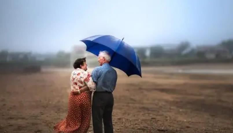 怎样才知道六十岁女人对你有意思