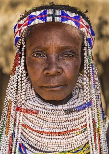 非洲安哥拉女人图片