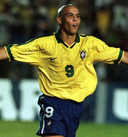 足球十大球王排名,当今足球巨星排名