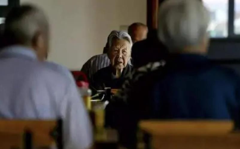 丁克晚年的真实感受，丁克的夫妻晚年生活