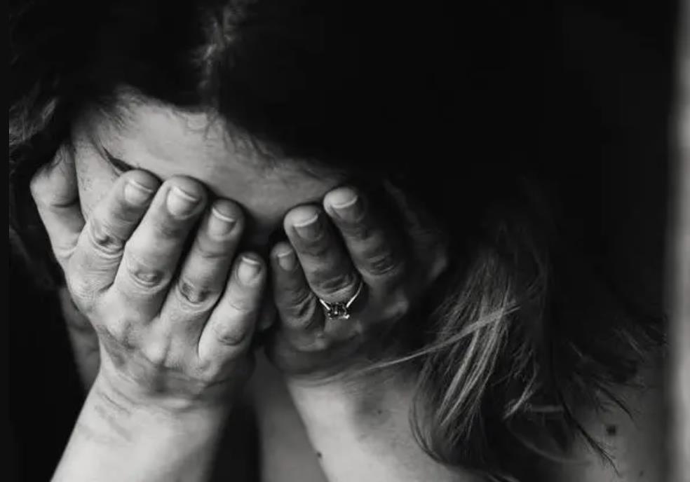 寡妇47岁该不该改嫁，女性56岁守寡最怕什么