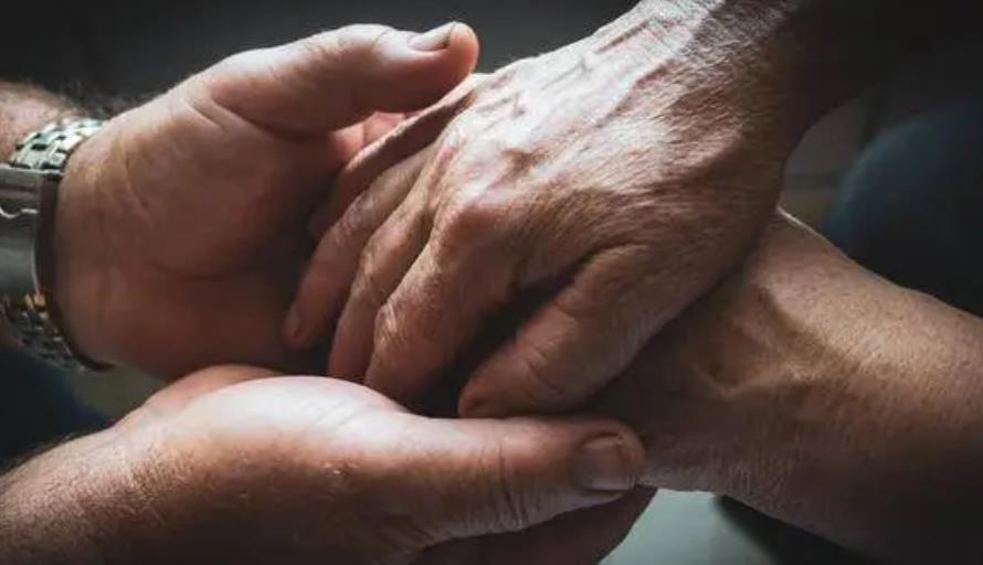 公公六十多了你们同意找老伴吗