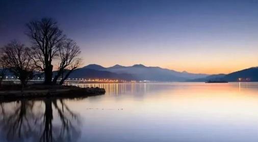 男人趴在女人怀里哭代表什么,男人趴在女人怀里女人说冷的寓意